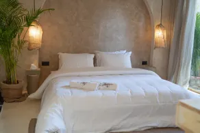 Olive Oasis With Jacuzzi - Image 2