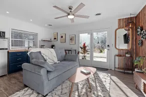 Private Garden Retreat, King Bed, TMH, Downtown - Image 2