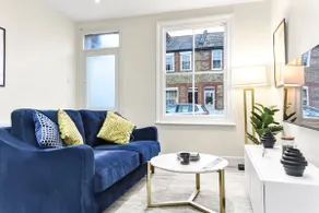 Spacious 2BR for Urban Comfort - Image 4