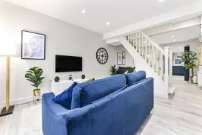 Spacious 2BR for Urban Comfort - Image 3