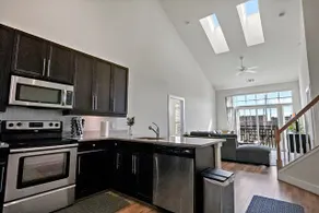 Modern Loft in Old Town, King St Metro Nearby - Image 4
