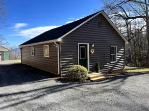 Creektop - Views, Privacy & Modern Conveniences - Image 2
