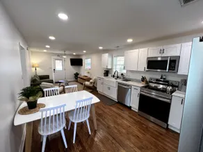 Creektop - Views, Privacy & Modern Conveniences - Image 5