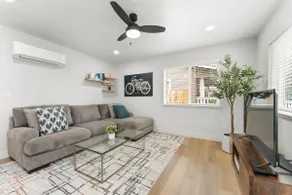 City Charm 2bd room house w/ a King Sz Bed - Image 3