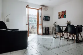 Three-Square house {apartment} - Image 2