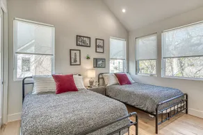 Stylish 2BR I Downtown Austin I Mins to ACL - Image 5