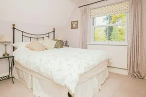 3 Bed 2 Bath Cottage with private parking and garage - Image 5