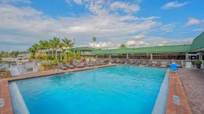 Heated Pool, King Bed, Bunk Bed, Huge TV, Marina, Tiki Bar & Grill - Image 3