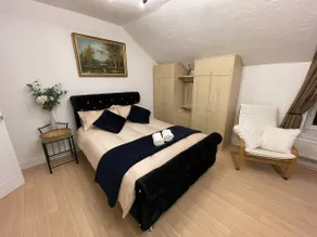 Luxurious Studio Cloud & Good Links to City Centre - Image 3