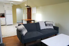 Charming Downtown 2 BR Apartment Steps from Downtown Mall - Image 5