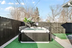Chic Oasis: HotTub, Theater, Gym - Image 3