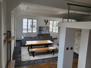 Large Loft-Style Apartment for Up to 4 People - Image 5