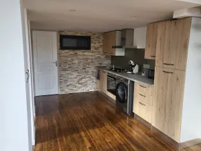 Large Loft-Style Apartment for Up to 4 People - Image 4