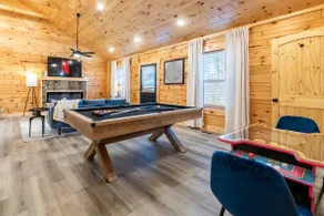 ~NEW~ Romantic Cabin Theatre! Pool Table! Jacuzzi! - Image 3