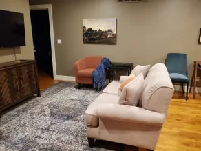 Cozy Downtown Apartment - Image 3