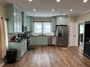 Charming Cottage on Main - Image 3