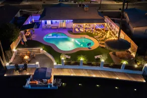 Pontoon Boat/Games/Hot Tub/Family Fun! - Image 2