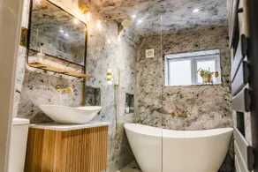 Stylish Townhouse - Image 2