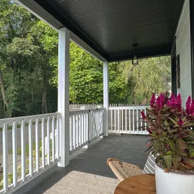 Designer Home, Hot Tub, Private Yard, & Projector - Image 3