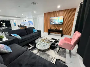 Near Beaches/Airport | 3BR Luxury |Updated Kitchen - Image 3