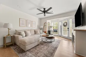 NEW Lakefront Getaway on TRL - Image 3