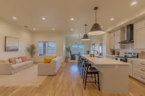 Luxurious home away from home. - Image 4