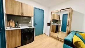 Cozy 1-bedroom with porch & view - Image 3