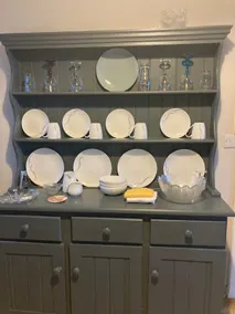 Water's edge studio apartment - Image 4