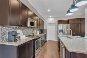 Luxurious and Beautiful, Ottawa - Image 2