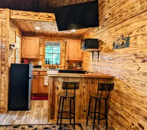 Bear Cabin - Image 3