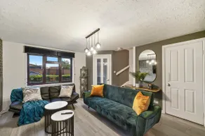 Platinum Hayes - Chic 3 Bed House in Greenhithe - Image 2
