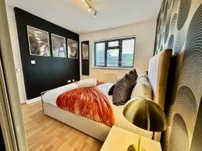Platinum Hayes - Chic 3 Bed House in Greenhithe - Image 3