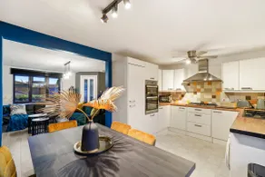 Platinum Hayes - Chic 3 Bed House in Greenhithe - Image 4