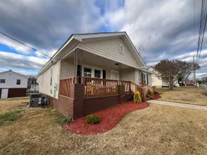 A quaint 100 year old house - Image 2