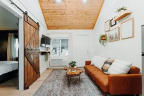 Packwood | Tolmie Suite at The Peak Motel - Image 3