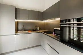 Spacious and bright penthouse with 3 small balconies - Image 5
