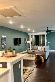 Charming Spacious Luxury Apt - Image 5