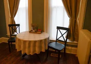 The Full Inn on Locust Street - Image 4