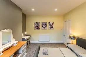Spacious apartment in the High Peak - Image 4