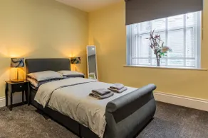 Spacious apartment in the High Peak - Image 2