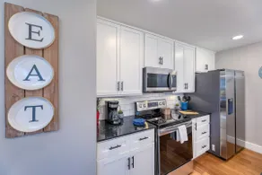 Cozy SoBro Bungalow - 3 Bedrooms 2 Full Bathrooms - Image 3