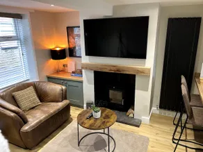 Charming Cosy Cottage in Bollington Village - Image 3