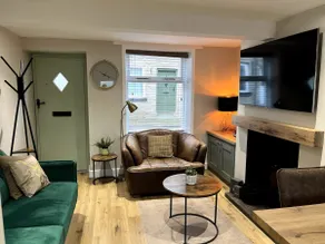 Charming Cosy Cottage in Bollington Village - Image 2