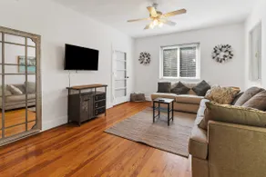 3 Bedroom Heaven in Coral Gables w/ Parking - Image 3