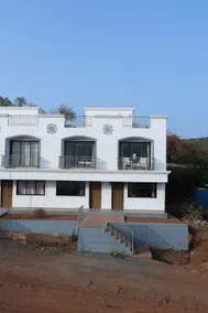 Cheerful 1BHK Rowhouse - Image 5