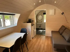 Cabin with private bathroom - Image 3