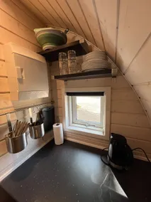 Cabin with private bathroom - Image 4