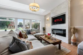 5BRCosy Luxe House, w/Games Room, Great for Groups - Image 3