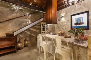 Thea Executive Suite (Spa Bath) - Image 2