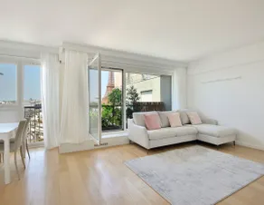Romantic ap with Eiffel Tower view and king bed - Image 4